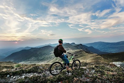 Pierrot Fabrique Aventures, Agence de Voyage à Trémouille