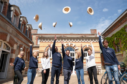 A La Française Champagne Agence De Voyage à Reims