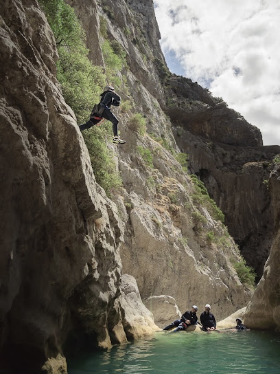 Oxygen Aventure : Canyoning, Via Ferrata, Spéléologie Dans Les Pyrénées Orientales Et L'aude Agence De Voyage à Saint-Paul-de-Fenouillet